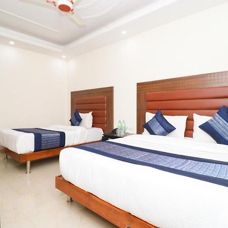 Hotel Belwood Suites - Near New Delhi Airport Exterior photo