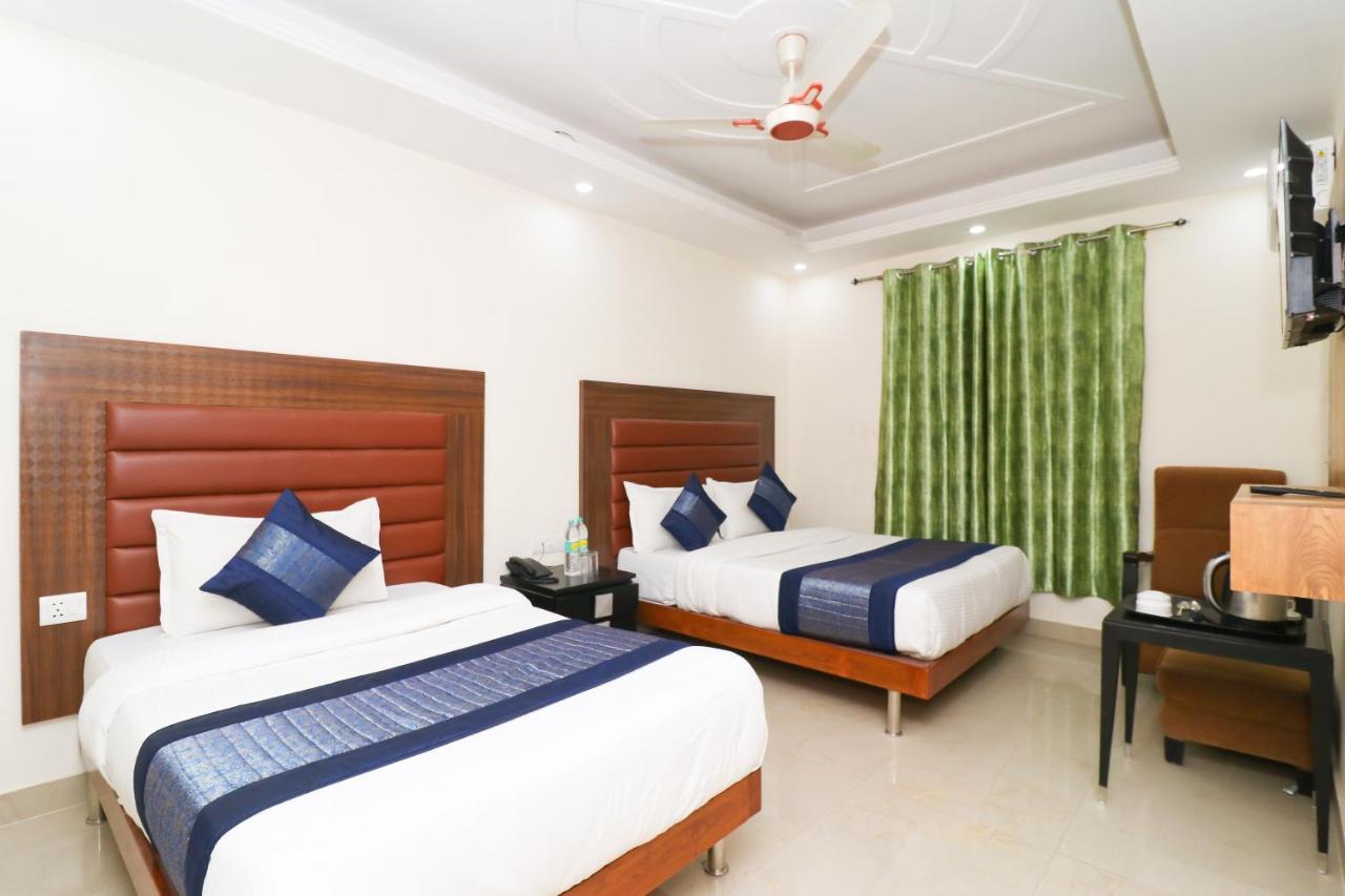 Hotel Belwood Suites - Near New Delhi Airport Exterior photo