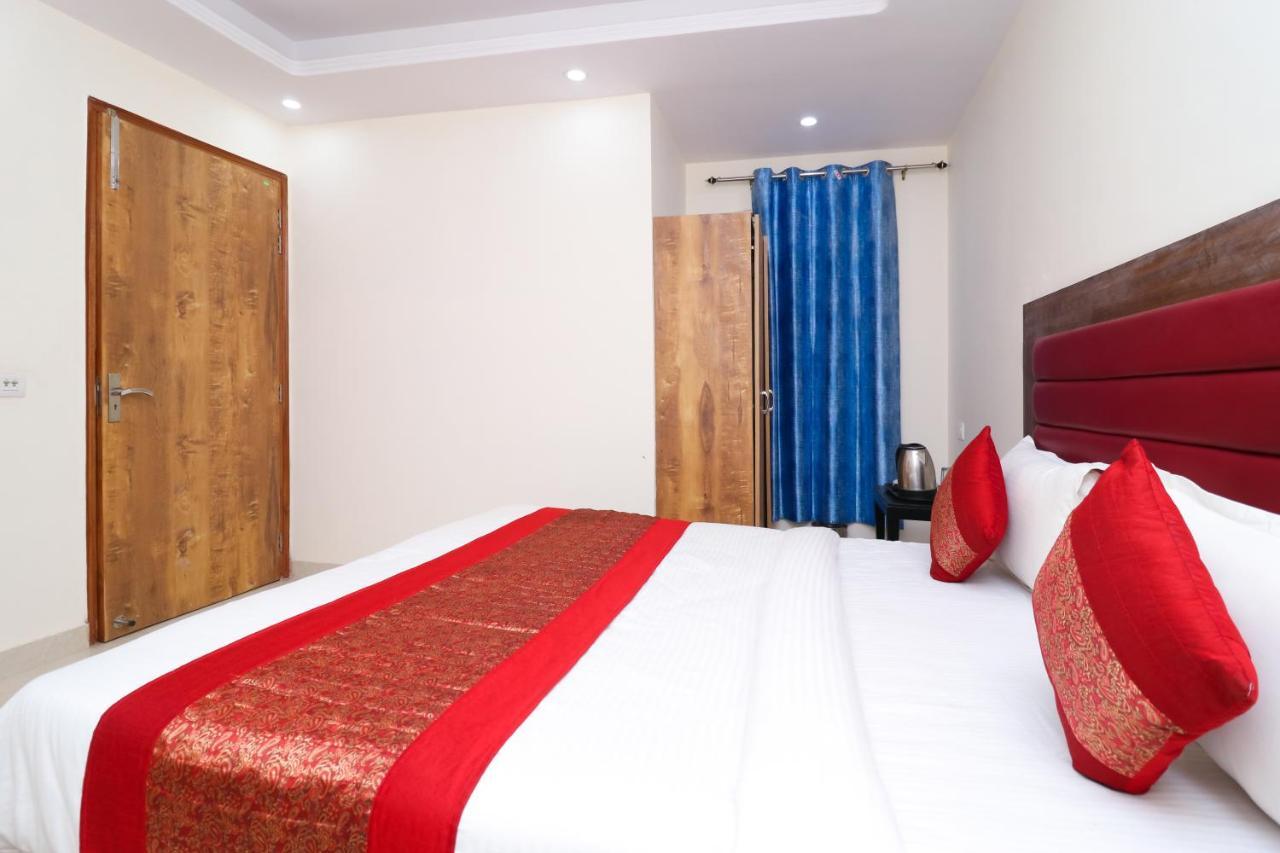Hotel Belwood Suites - Near New Delhi Airport Exterior photo