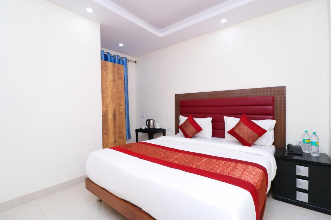 Hotel Belwood Suites - Near New Delhi Airport Exterior photo