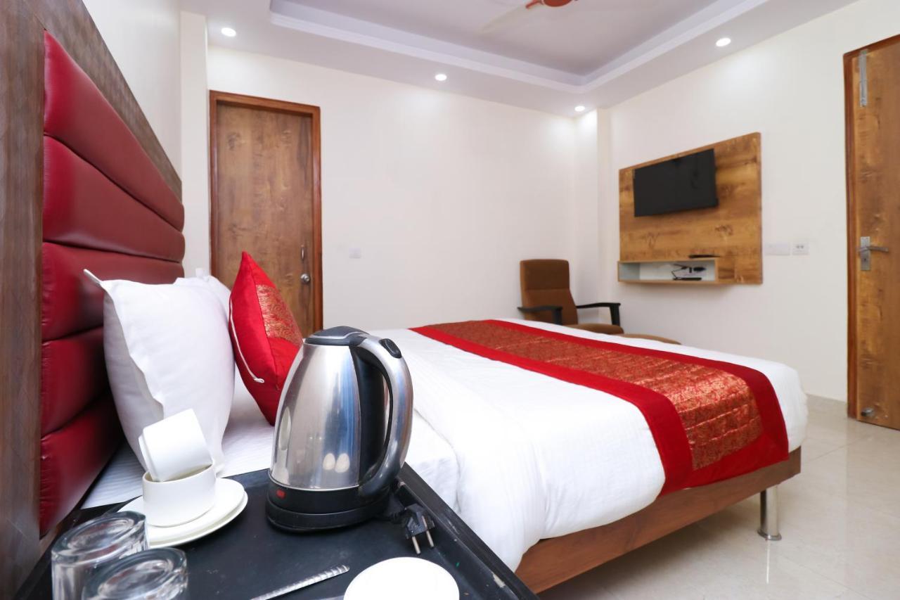 Hotel Belwood Suites - Near New Delhi Airport Exterior photo