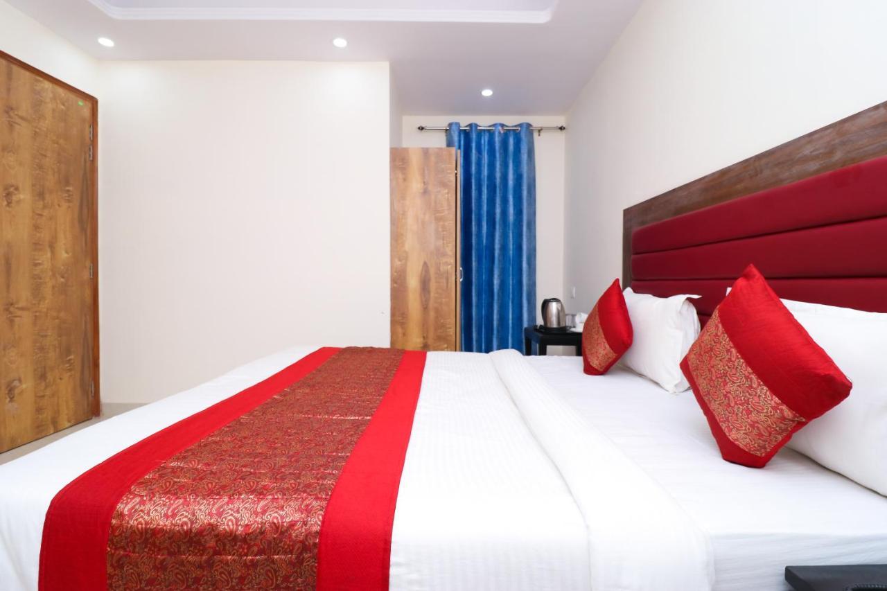 Hotel Belwood Suites - Near New Delhi Airport Exterior photo