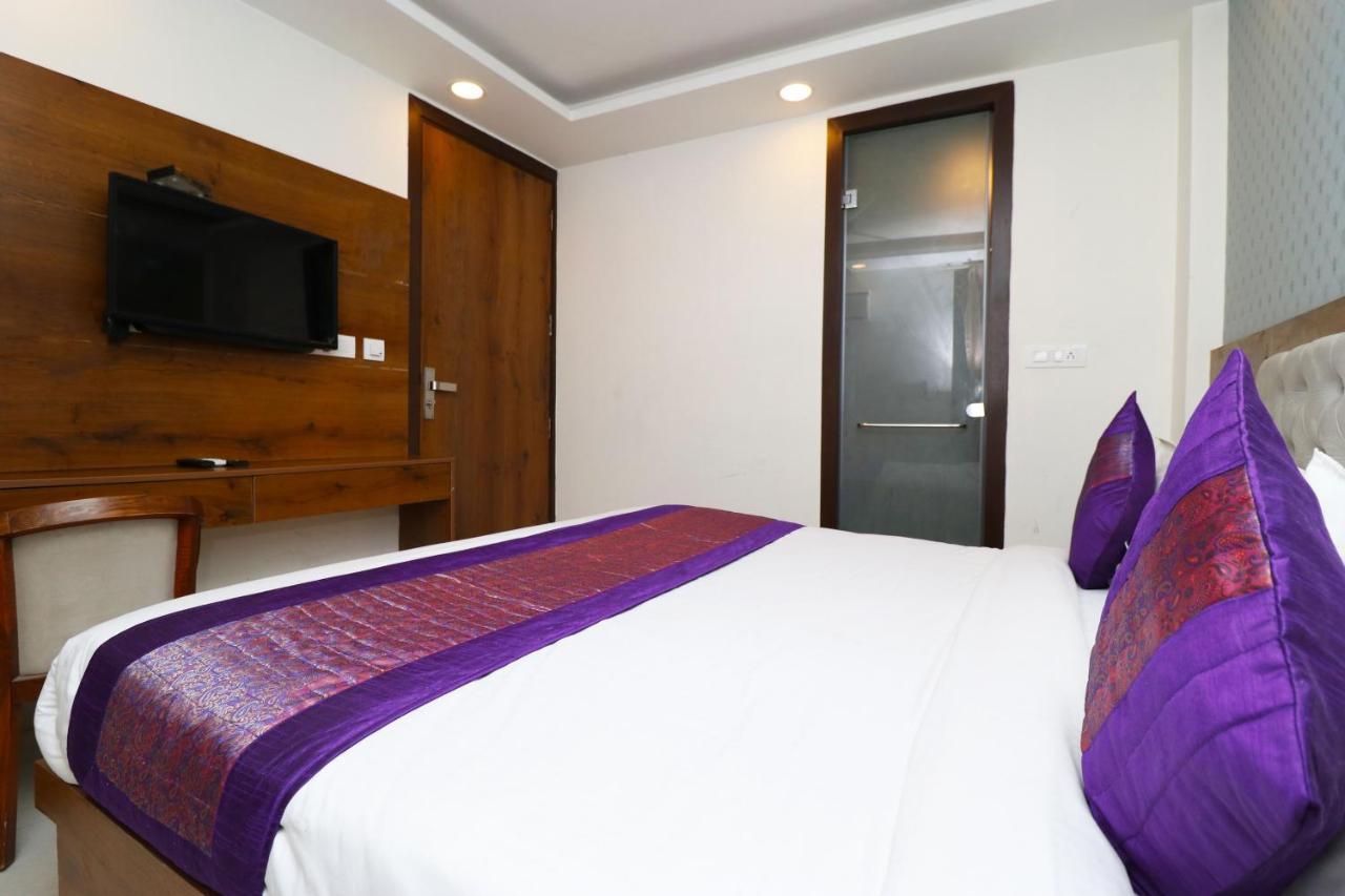 Hotel Belwood Suites - Near New Delhi Airport Exterior photo