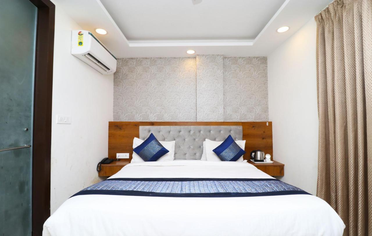 Hotel Belwood Suites - Near New Delhi Airport Exterior photo