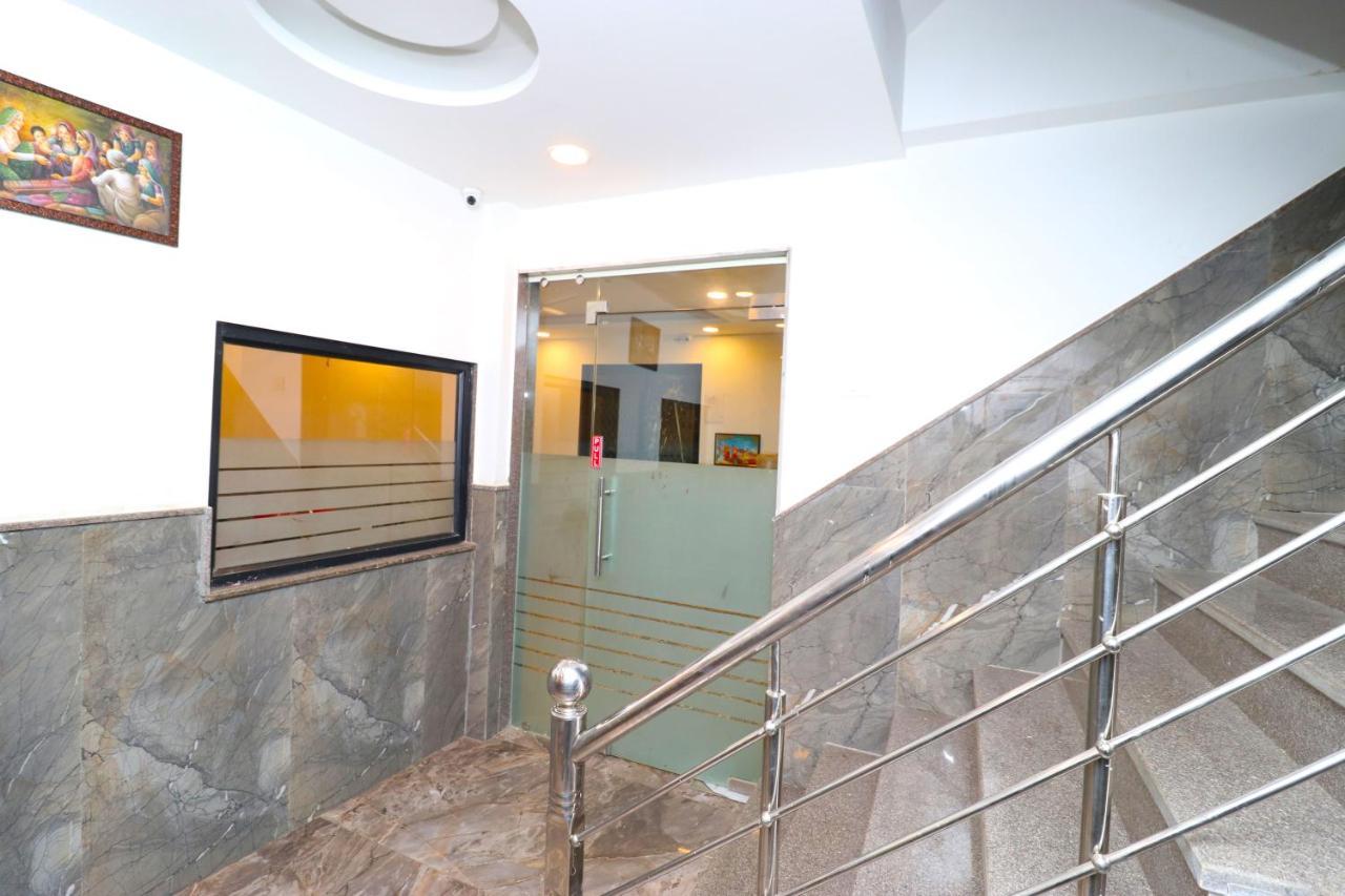 Hotel Belwood Suites - Near New Delhi Airport Exterior photo