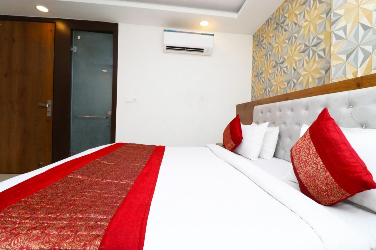Hotel Belwood Suites - Near New Delhi Airport Exterior photo