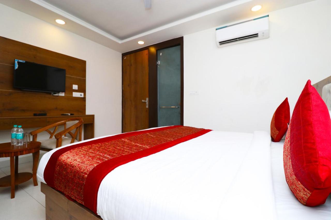 Hotel Belwood Suites - Near New Delhi Airport Exterior photo