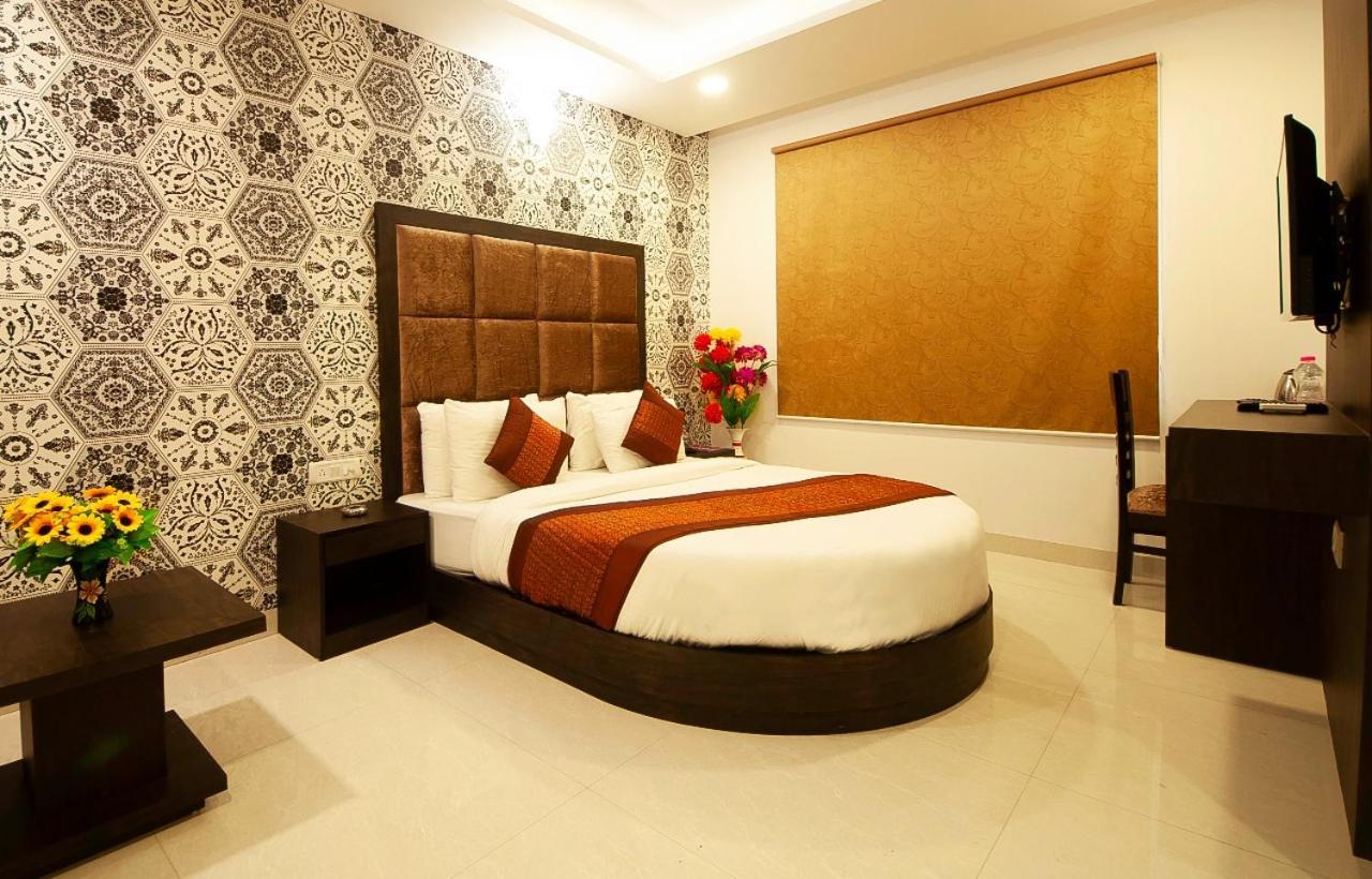 Hotel Belwood Suites - Near New Delhi Airport Exterior photo