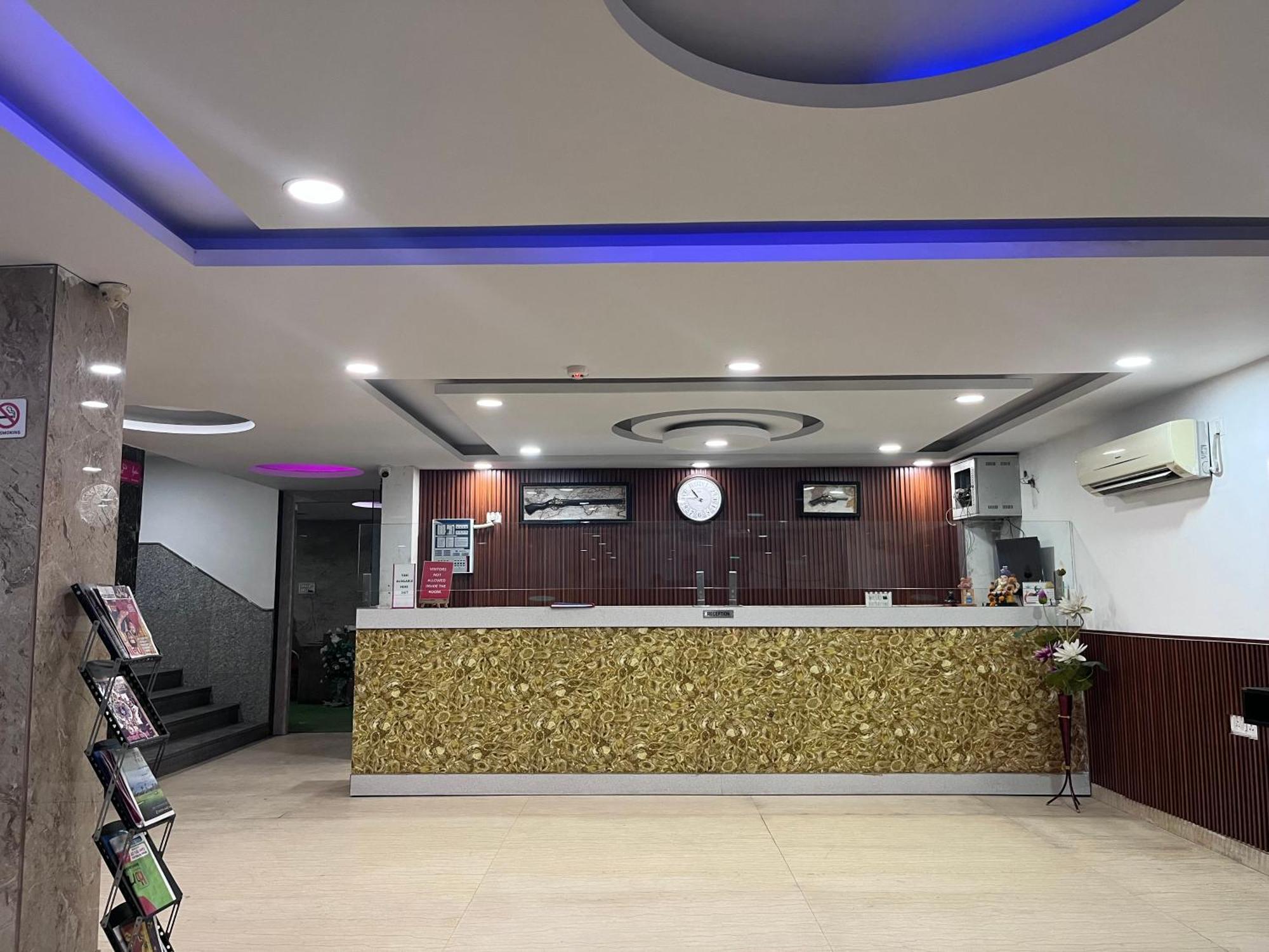 Hotel Belwood Suites - Near New Delhi Airport Exterior photo