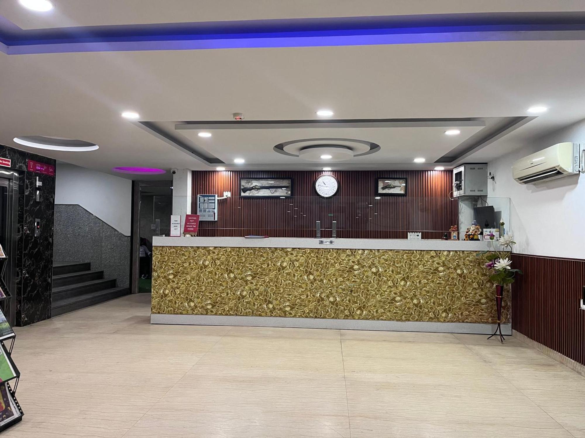 Hotel Belwood Suites - Near New Delhi Airport Exterior photo